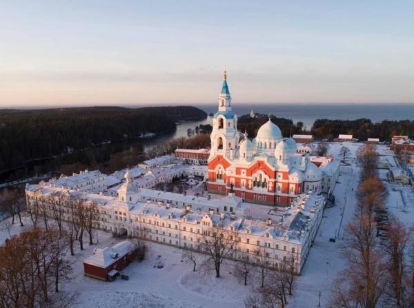 Жемчужины Карелии – Валаам и Ладожские шхеры из Сортавалы.